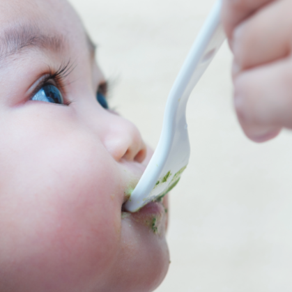 baby-spoonfeeding-GFF