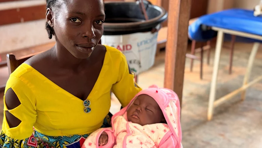 Awa Prisca and her baby in the waiting room of the Sibut District Hospital pediatric ward. Credit: Christelle Chapoy/World Bank